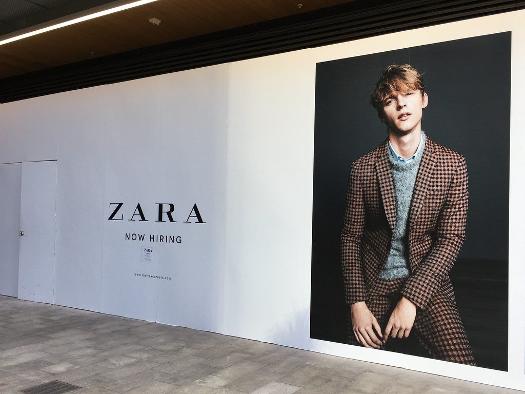 Мужской магазин отзывы. Бренд Zara мужской. Рекламный баннер Zara. Zara реклама.