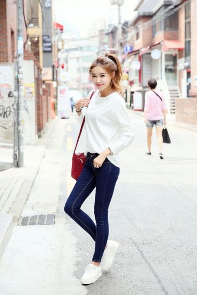 Красивая женская корейская одежда