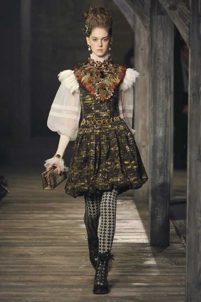 Collections collections 2013. Дольче Габбана коллекция Барокко. Chanel 2013 pre-Fall. Возрождение стиль в одежде.