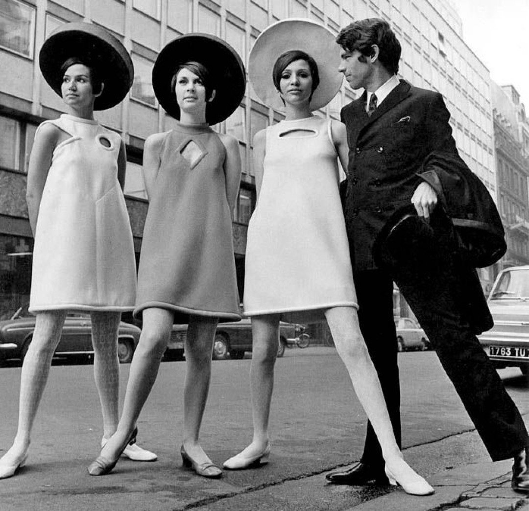Ретро 70х годов. Пьер Карден мода 60-х. Пьер Карден 1960-е. Космическая мода 1960 Пьер Карден. Пьер Карден платья 1960-е.