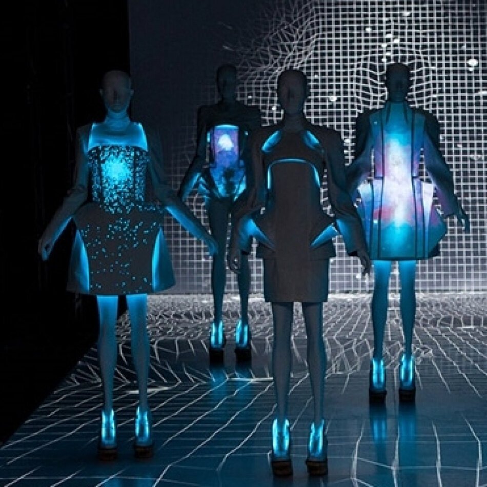 Игры будущего наряды. Одежда будущего. Одежда в будущем. Технологичная одежда будущего. Умная одежда будущего.
