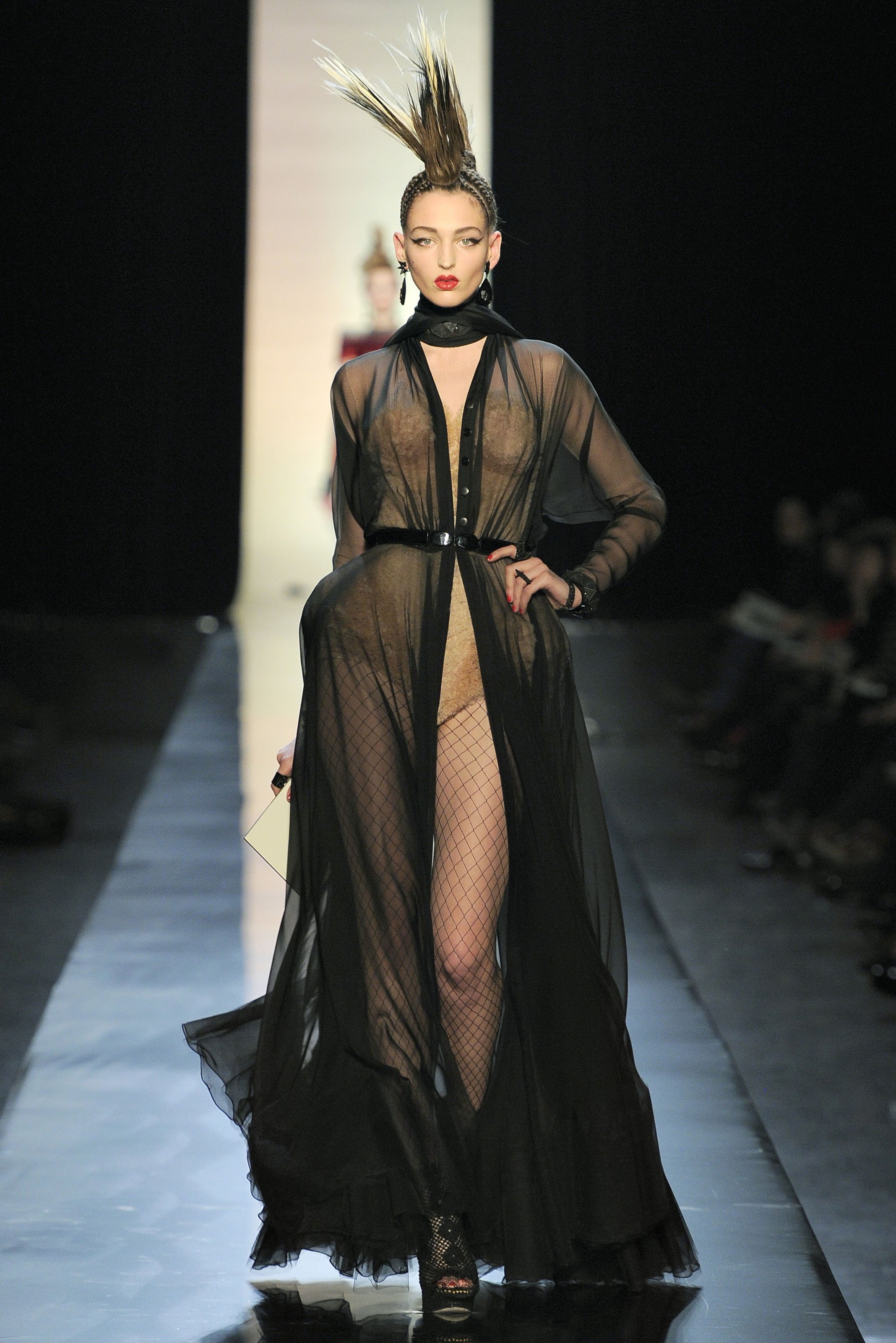 Прозрачный подиум. Jean Paul Gaultier 2011 Haute Couture.