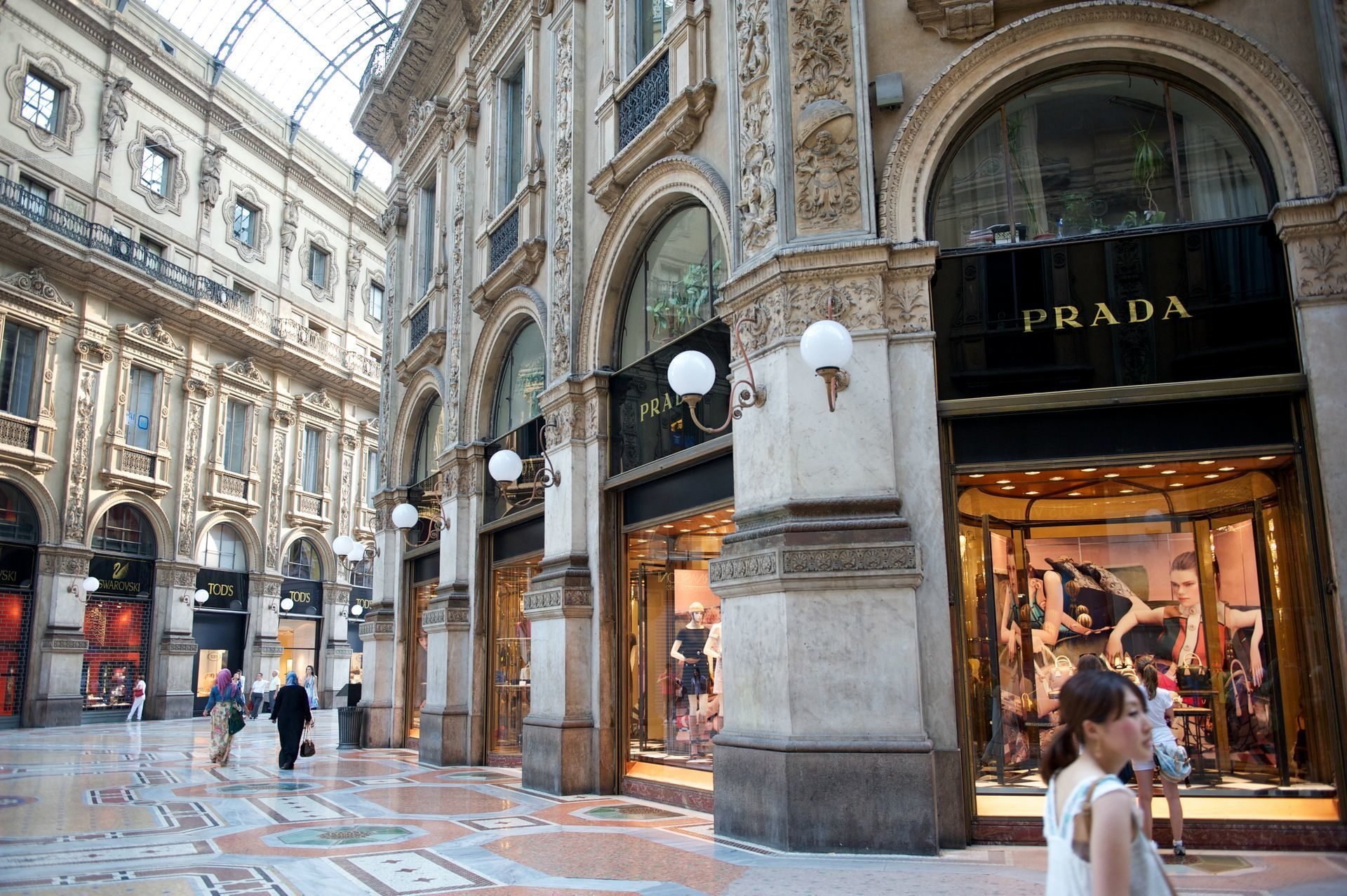 Boutique итальянская. Бутик Прада в Милане.