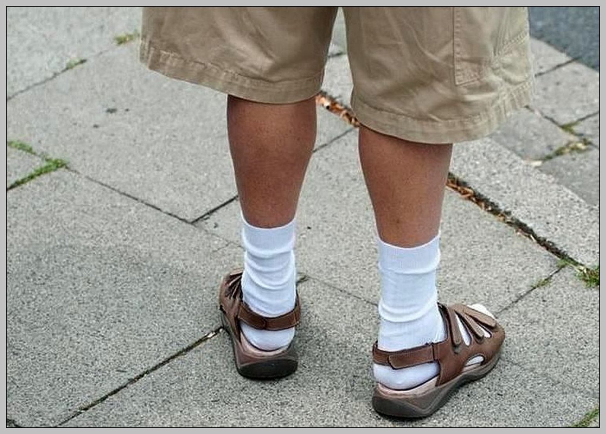 Сандалии с носками мужские