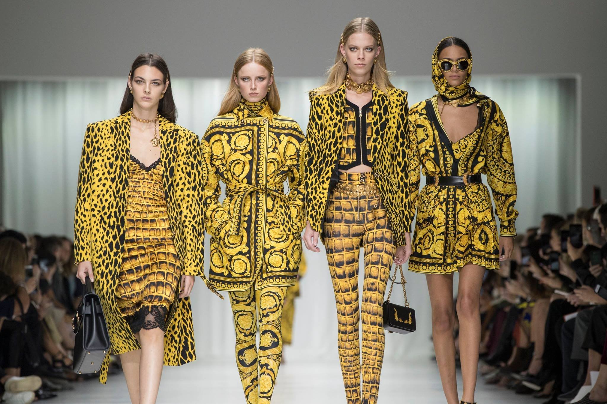 Versace collection. Джанни Версаче коллекции. Джанни Версаче коллекция 2018. Джанни Версаче одежда. Джанни Версаче платья.