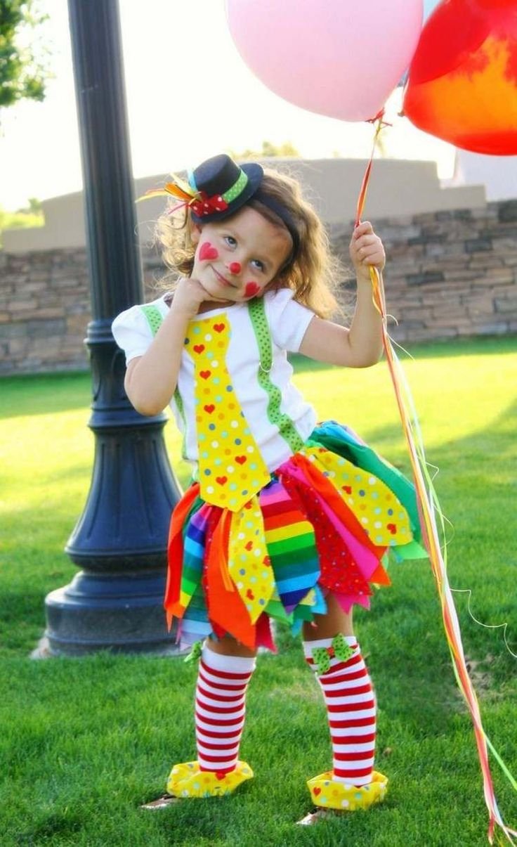 Смешной образ в садик. Костюм клоунессы. Клоунский костюм для девочки. Костюм клоунессы для девочки. Новогодний костюм клоунессы для девочки.