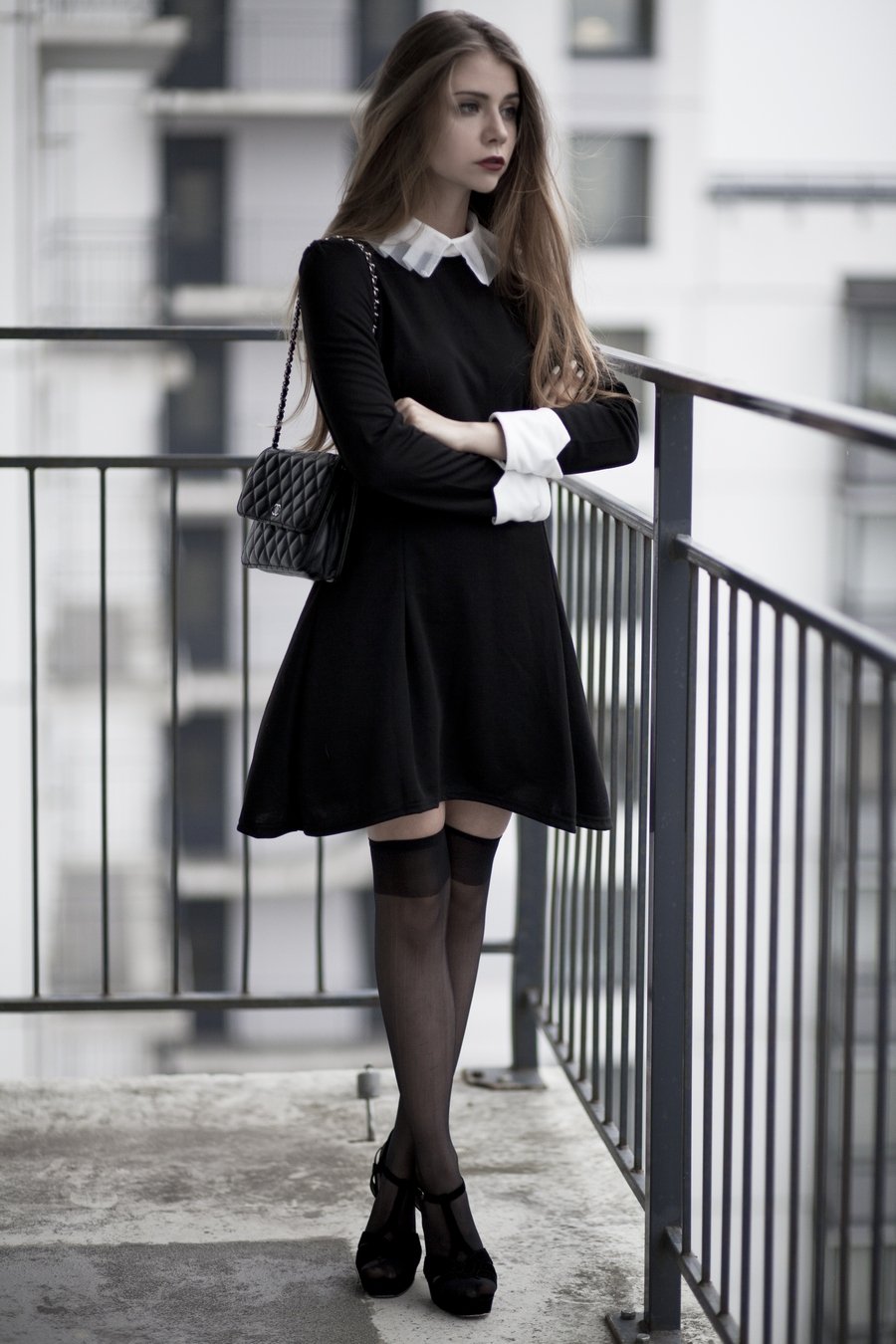 Юбка чулки рубашка. Стильные школьные образы. Черное платье с чулками. Лктльная форма с чулками. Школьный стиль одежды.