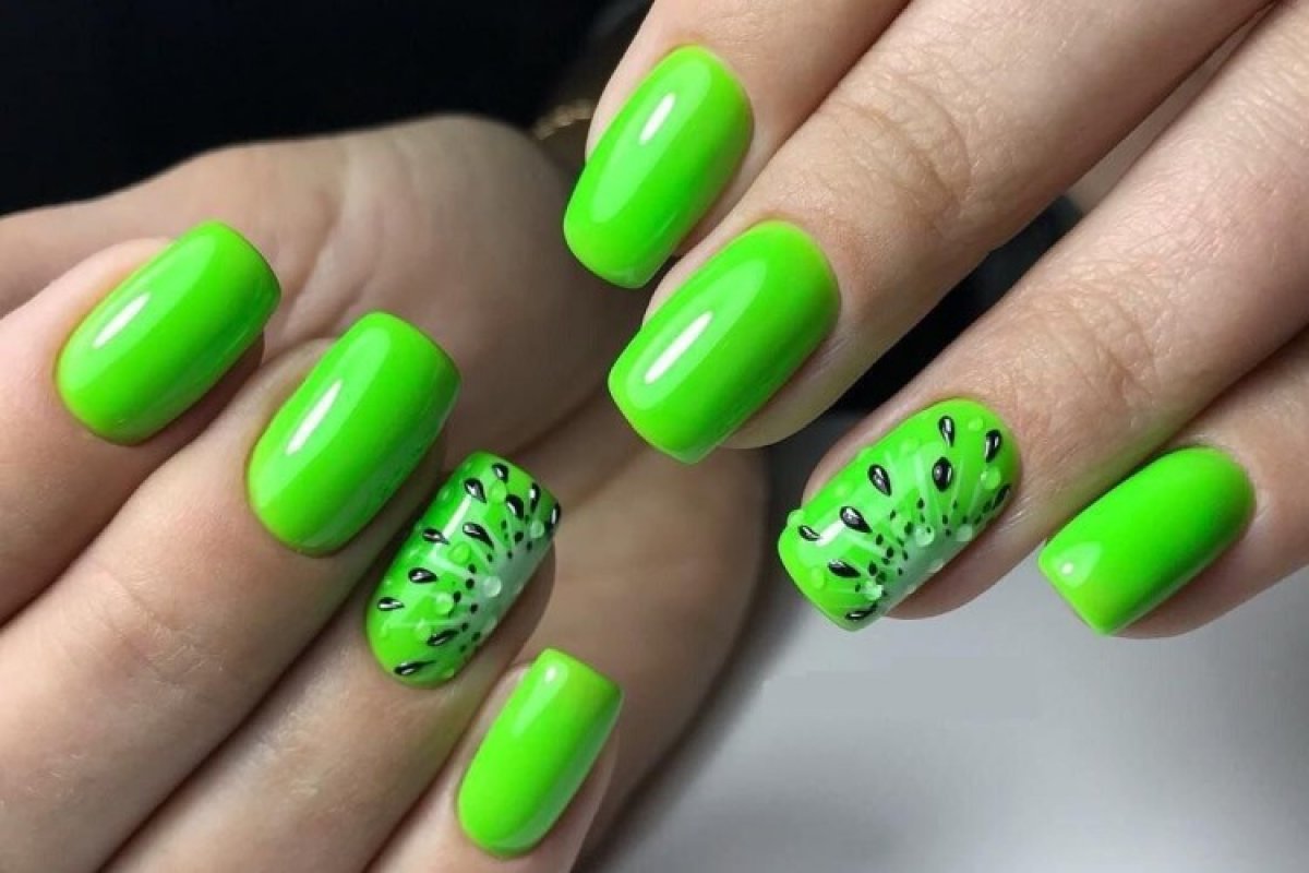 Дизайн ногтей зеленый. Салатовые ногти. Маникюр зеленый. Ярко салатовый маникюр. Ярко-зеленый маникюр.