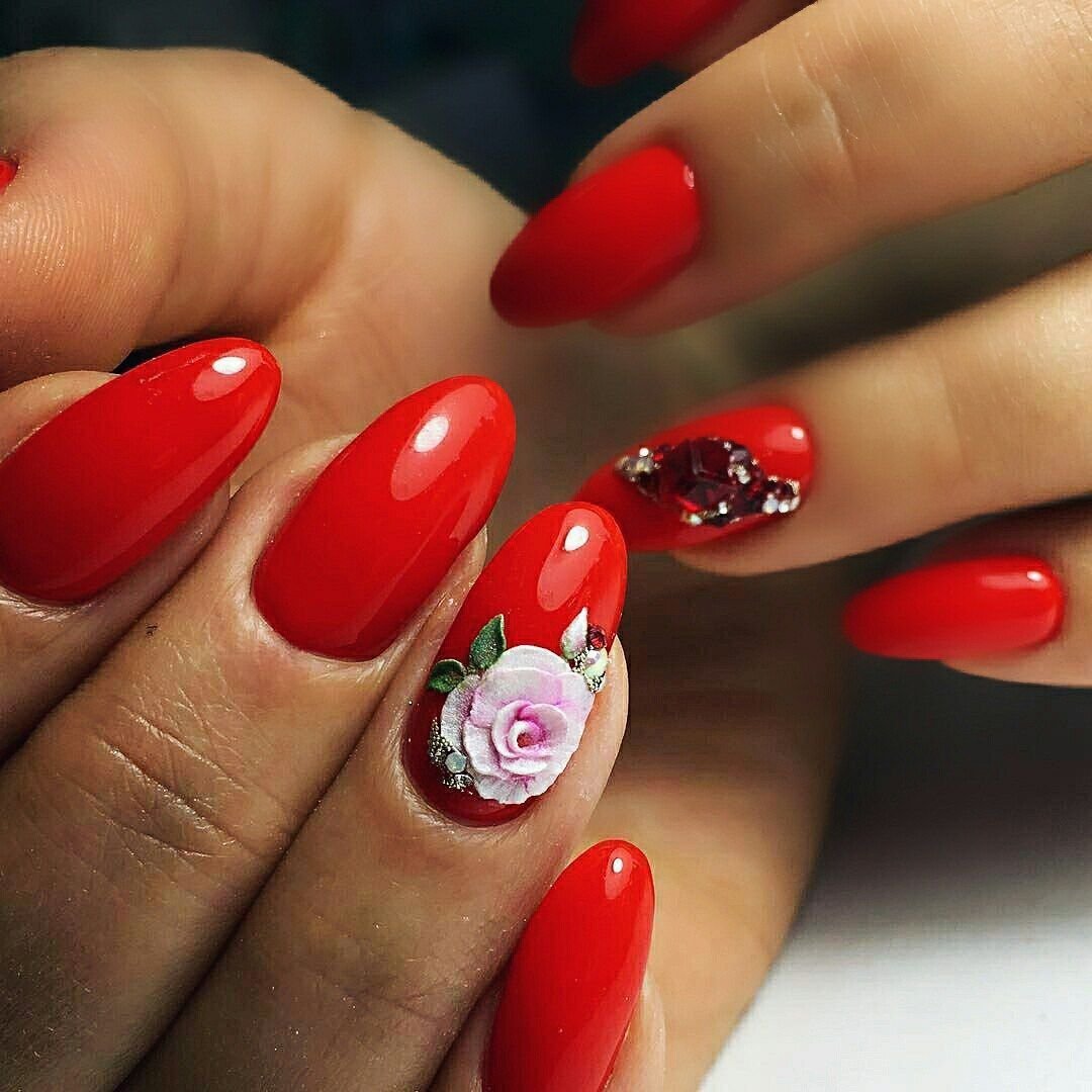 Дизайн ногтей розы. Красные ногти. Дизайн ногтей красный. Красивый красный маникюр. Розы на ногтях.