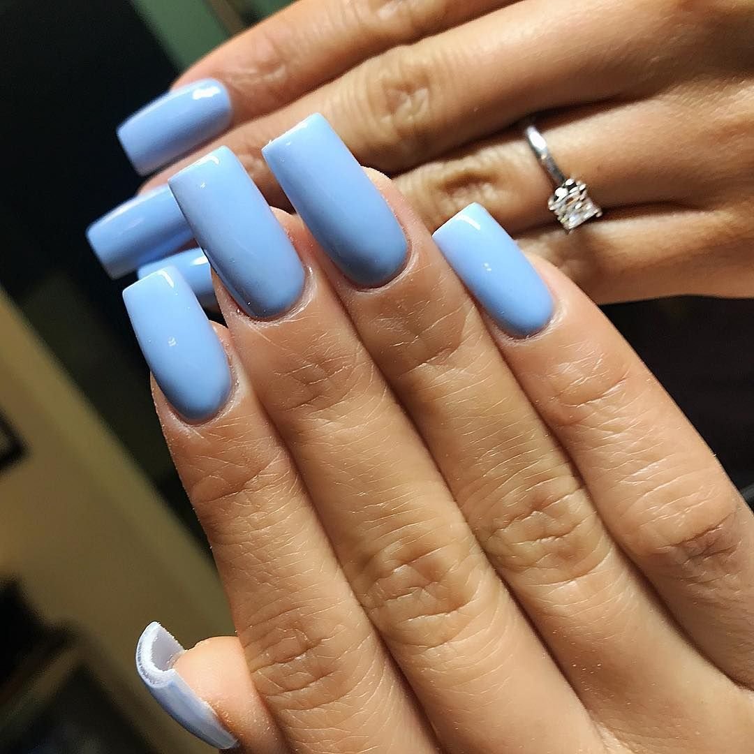 Голубые ногти длинные