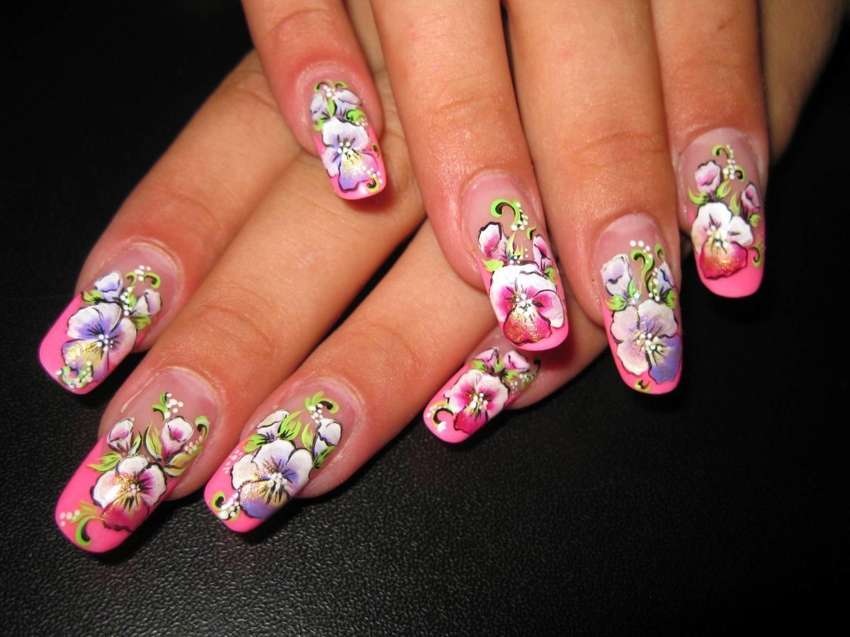 Ногтевые рисунки. Цветы на ногтях. Ногти с цветами. Ногти с цветочным принтом. Роспись на ногтях.