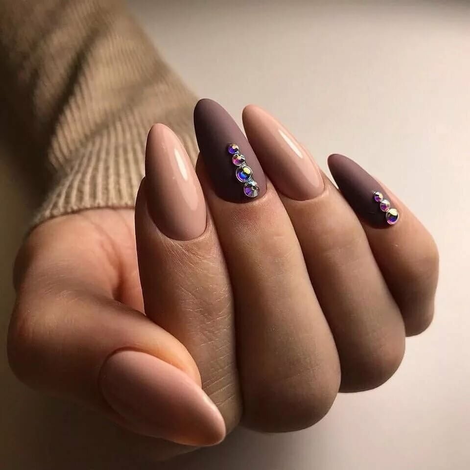 Нарощенные ногти круглые дизайн