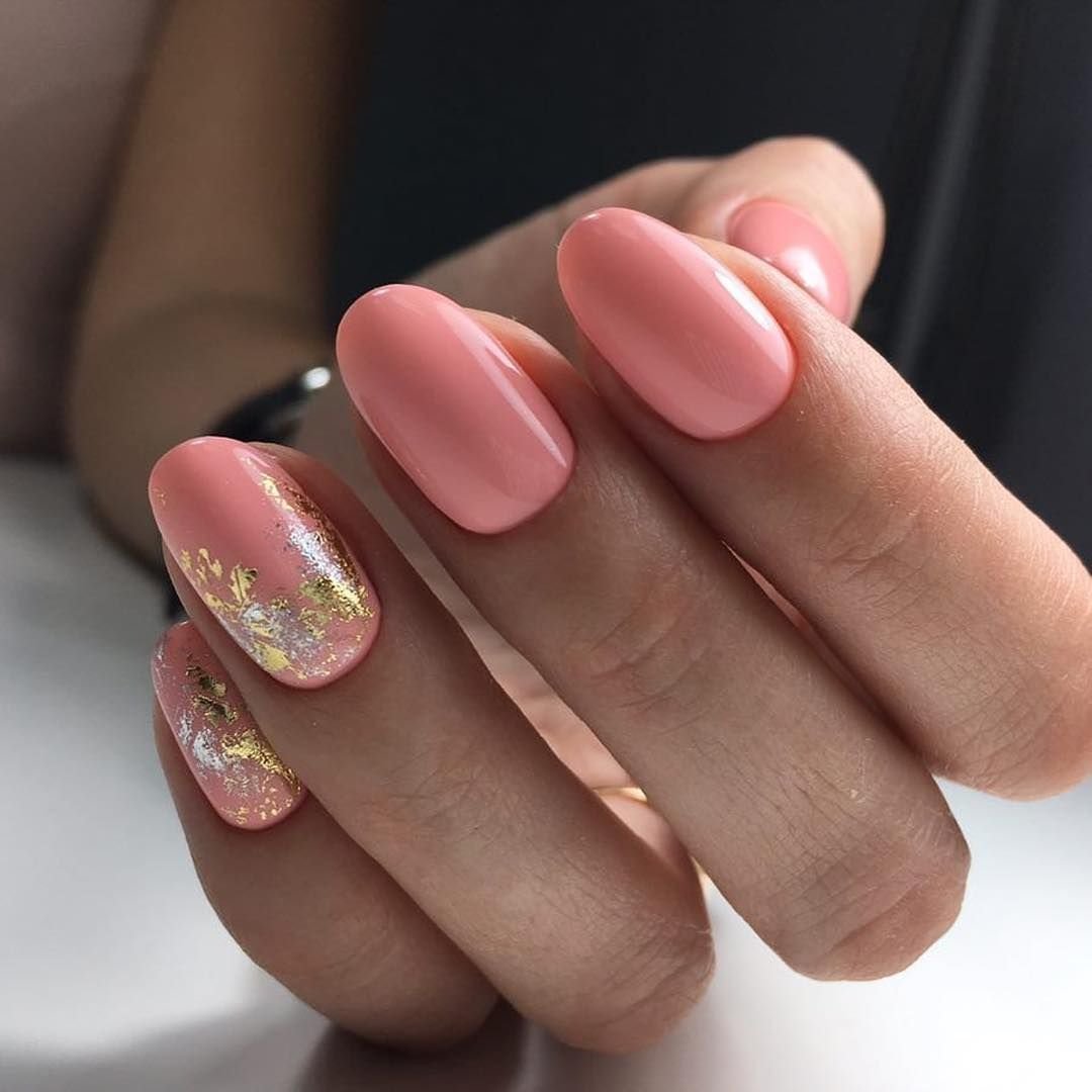 Ногти розовые золотые
