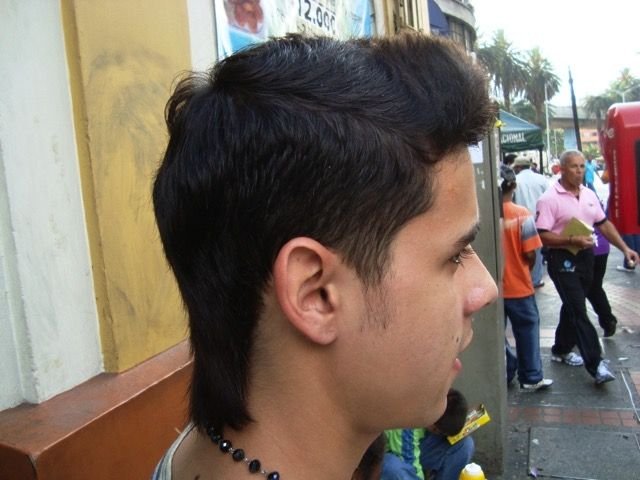 Таджик без уха. Modern Mullet. Мужская стрижка Mullet Haircut. Прическа мужская таджики.