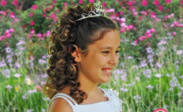 Прическа на выпускной в детский сад на длинные волосы с диадемой фото