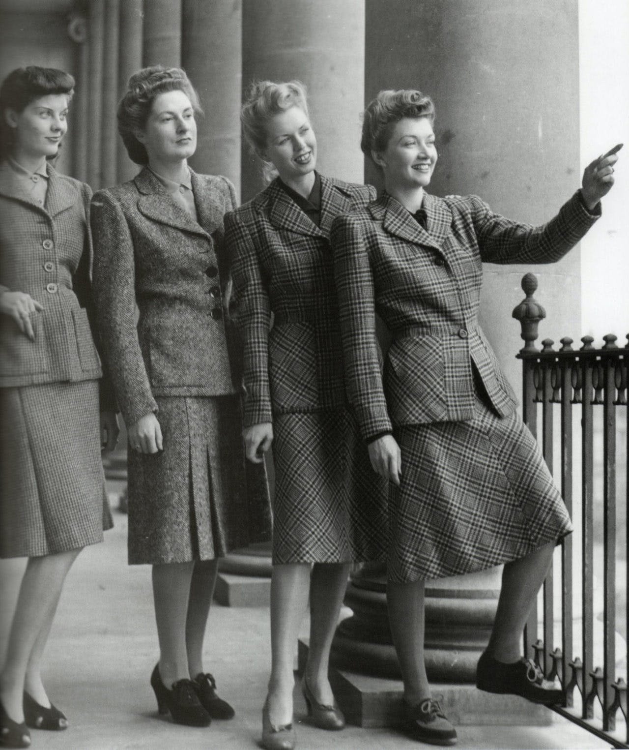 Женщины 1940 годов. Мода в 1940 г в Англии. Мода Англия 40 е. Мода 1940х Россия. Англия 40-х годов мода.