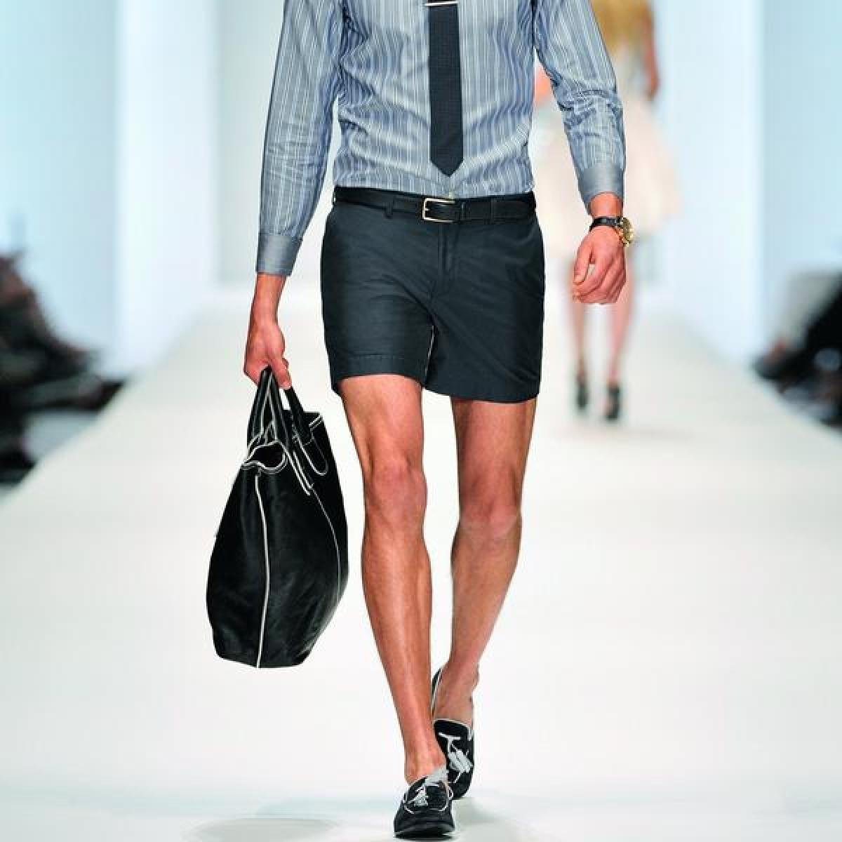 Летняя мужская классика. Hugo Boss 2023 men. Мужская летняя одежда. Классическая одежда с шортами мужская. Шорты в офисном стиле мужские.
