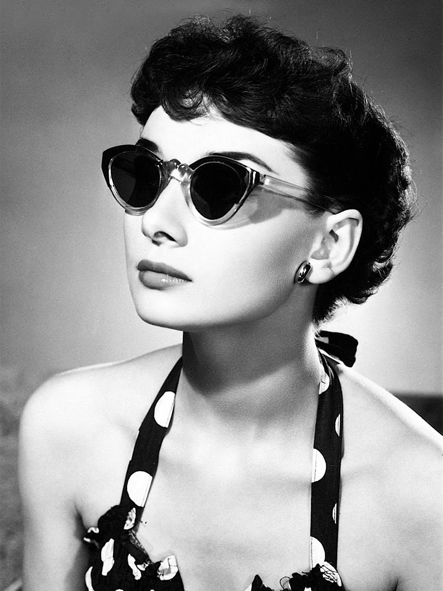 Одри Хепберн в солнцезащитных очках