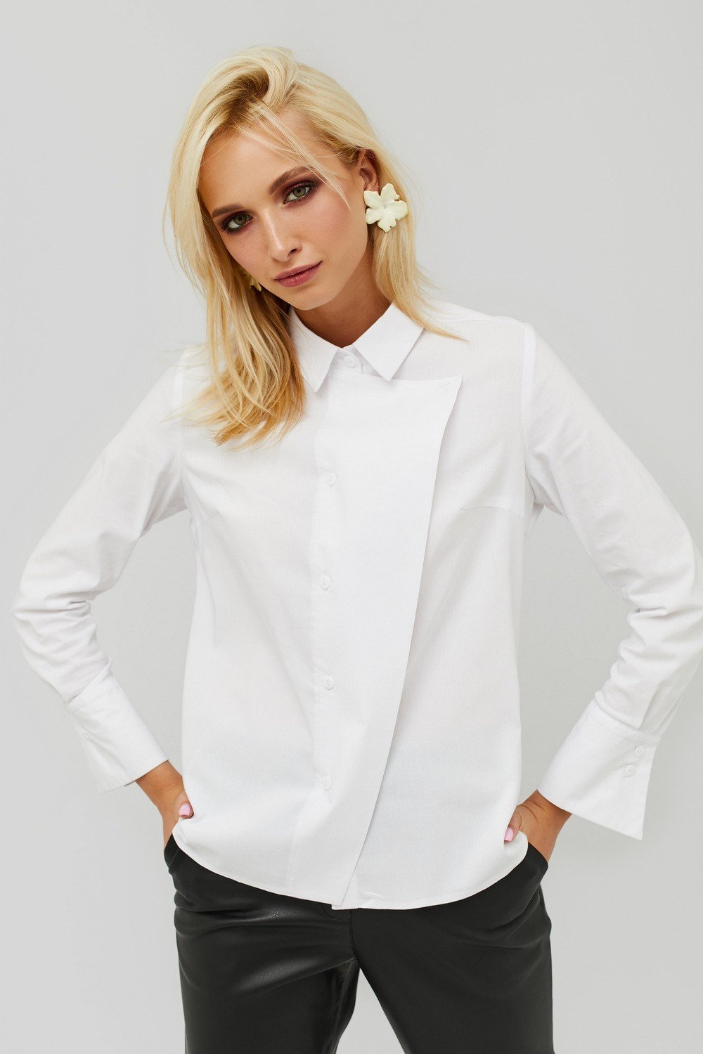 Купить белую рубашку женскую с длинным. Рубашка женская. Рубашки женские стильные. Белая рубашка. Белая блузка.