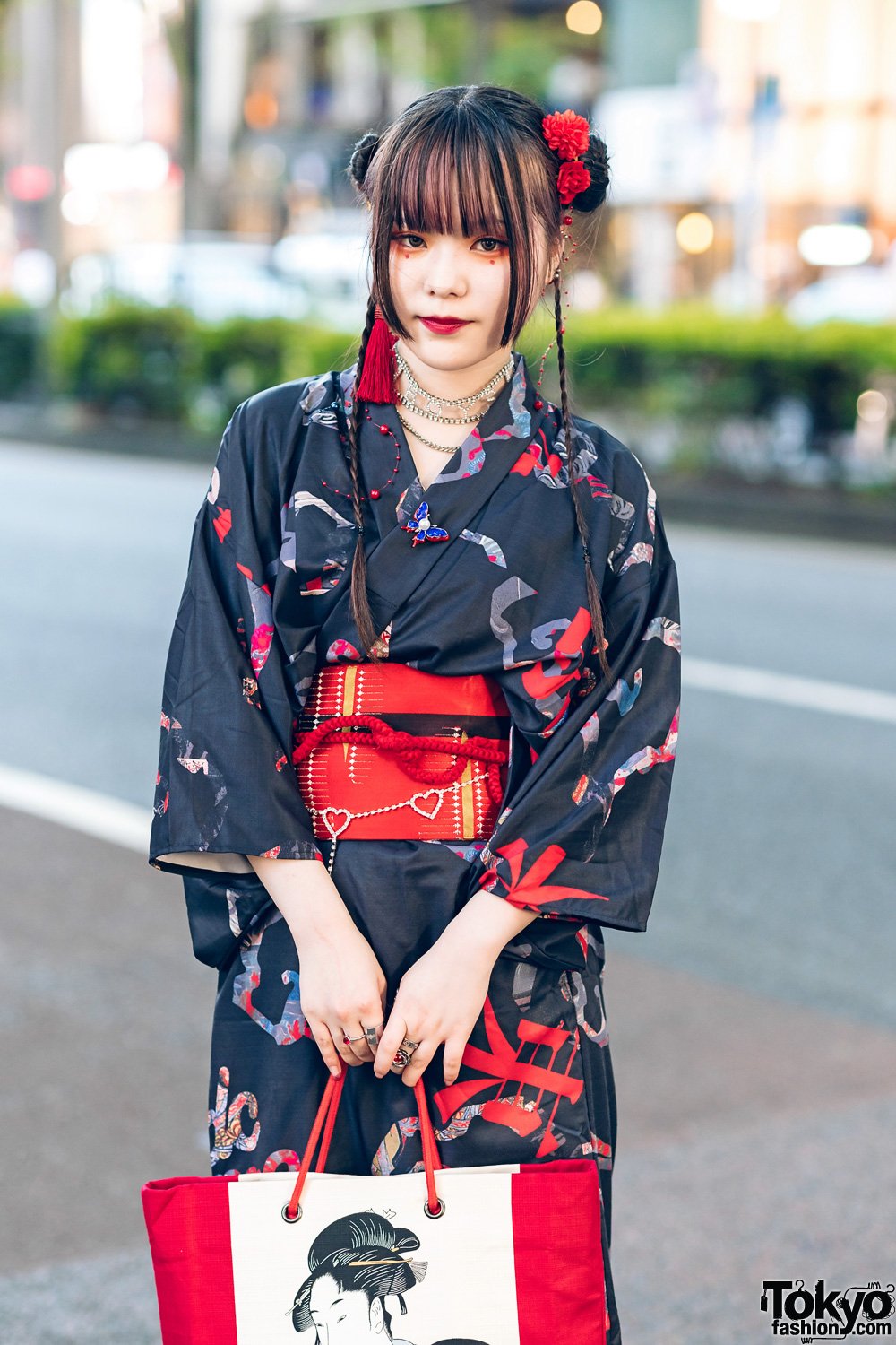 Япония в 2000 годах. Японки Токио юката. Японское кимоно Харадзюку. Юката Харадзюку. Мода Токио 2005.
