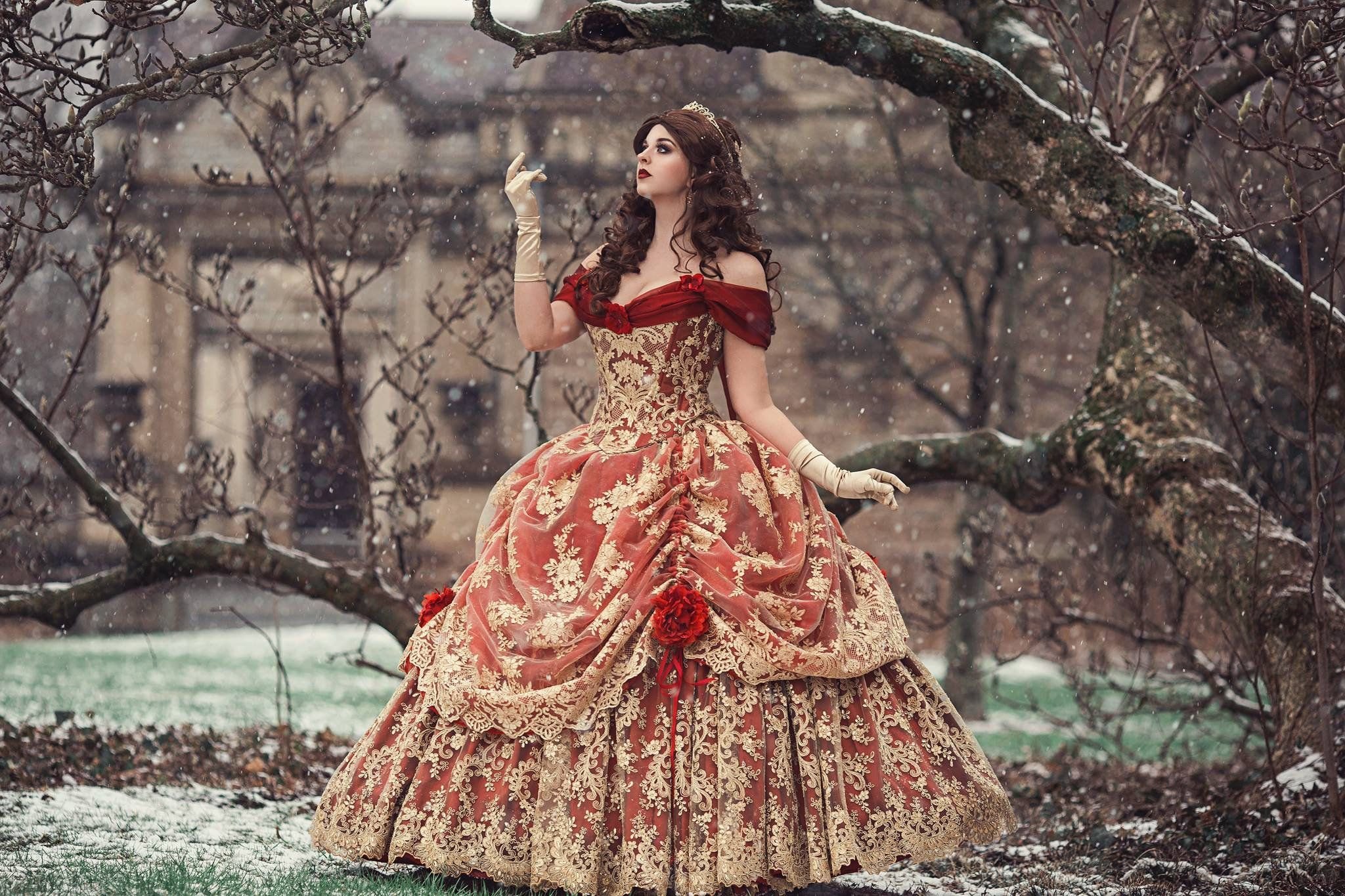 Красивое платье 18. Платья Викторианская эпоха 19 век бальные. Девушка в платье 18 века. Бальное платье для девушки. Платье в викторианском стиле.