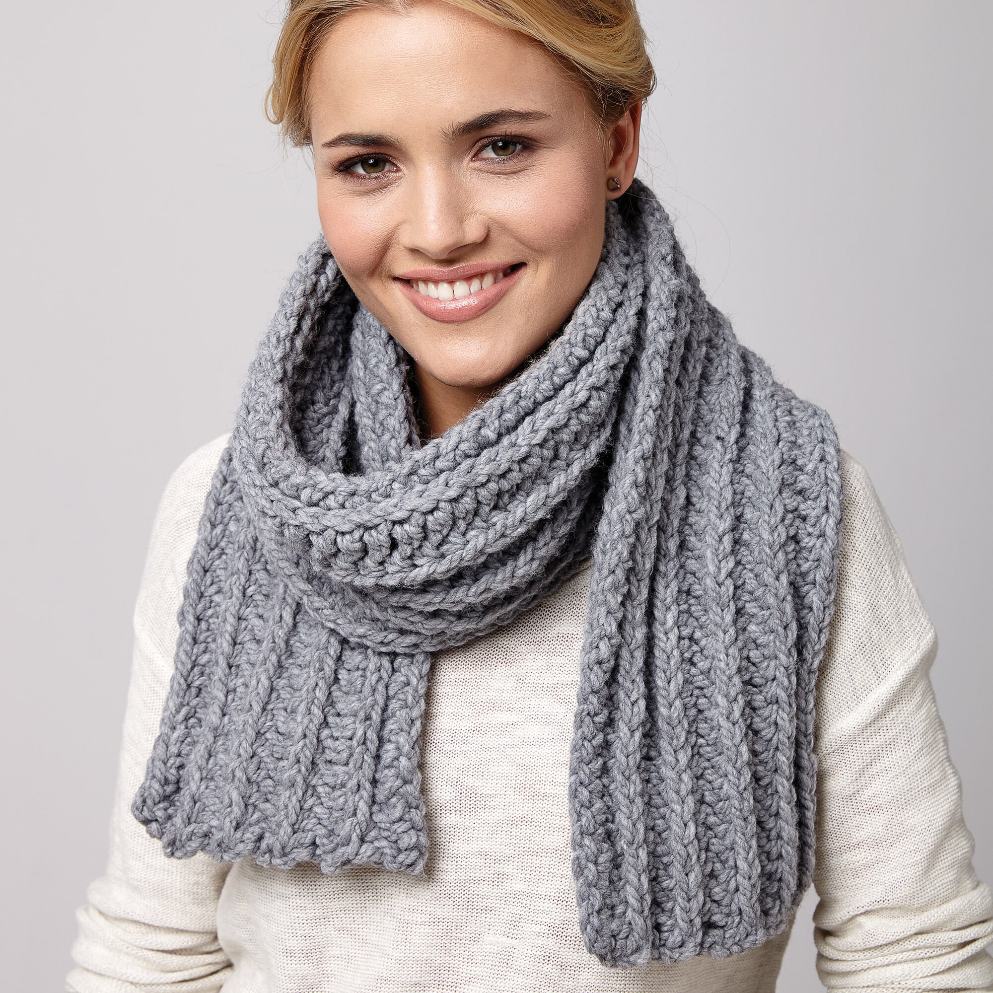 Модель шарфа. Вязаные шарфы. Вязаный шарф спицами. Шарфы женские вязаные. Красивый шарф.