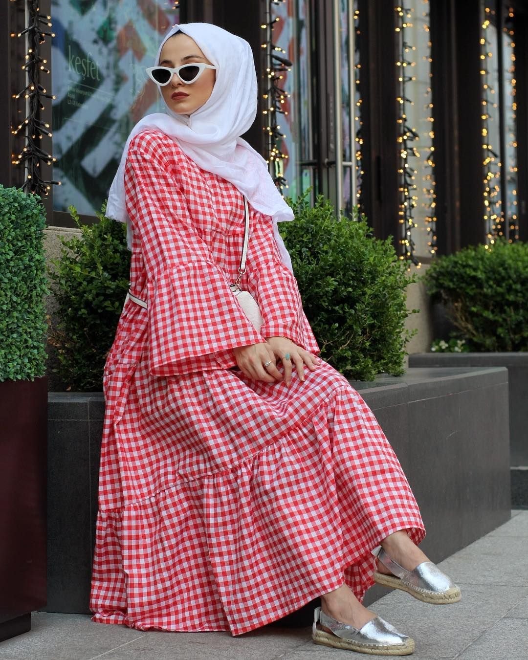 Модная мусульманская. Абая фасонлари. Hidjab Abaya 2023. Стиль мусульманки хиджаб Фешион. Мусульманское платье..