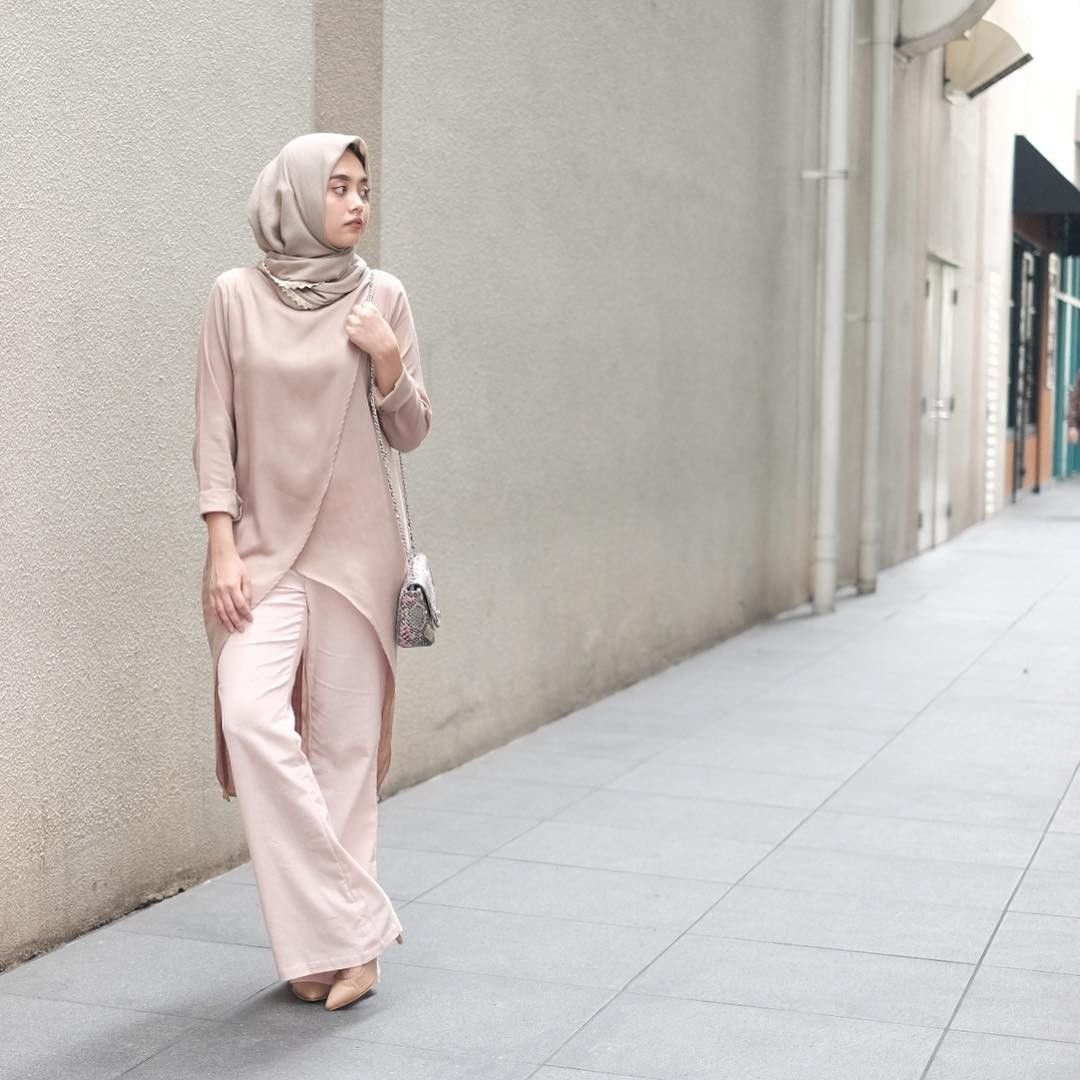 Мусульманская мода. Hijab Moda 2020 одежда. Hijab Moda 2020 одежда Повседневная. Hijab Moda 2022 одежда Повседневная. Hijab Style 2022 костюм брючный.