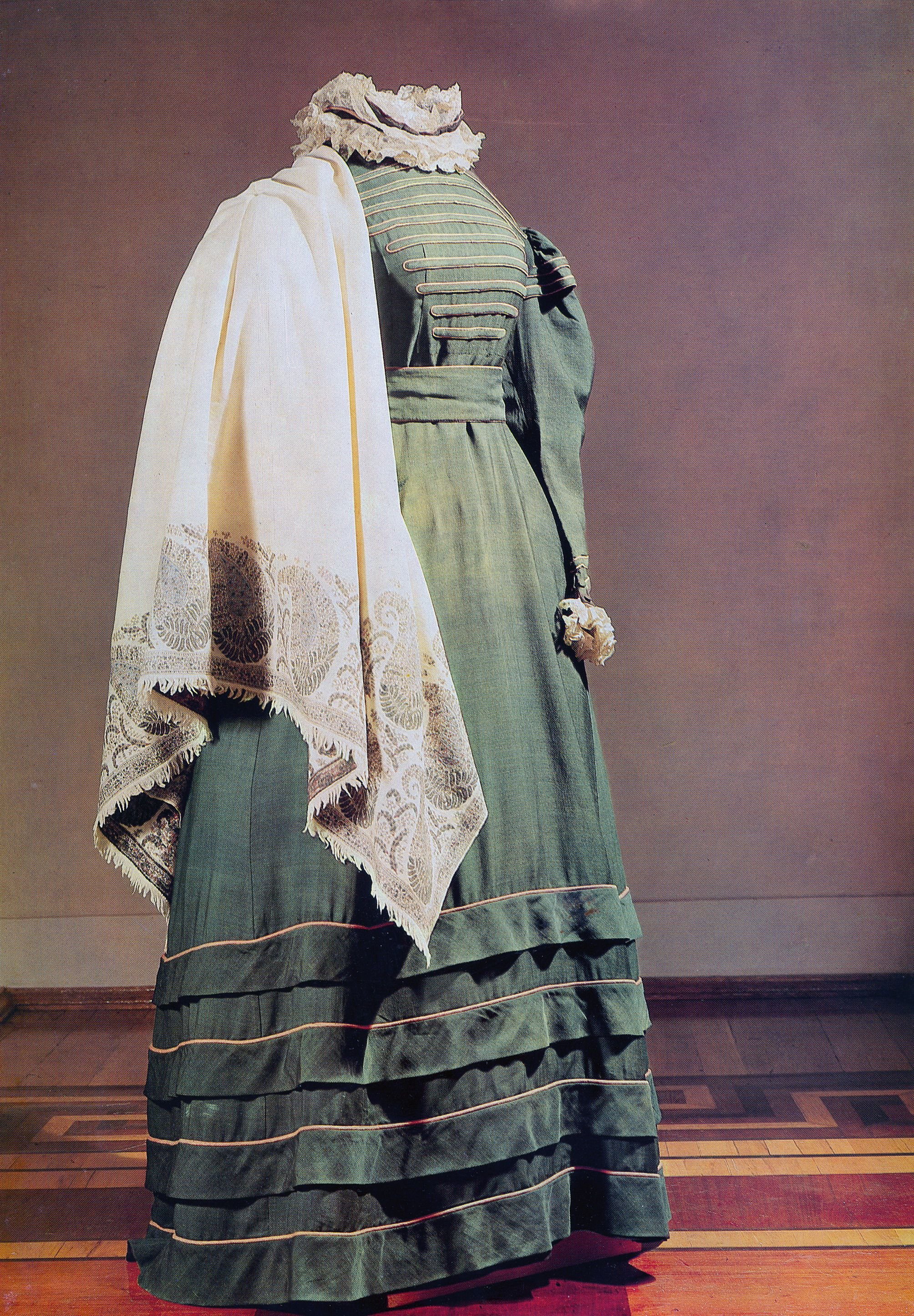 Капот женская одежда. Верхняя одежда - Спенсер 19 век. Одежда купчихи 19 века. Костюм горожанки 19 век. Костюмы купеческие 19 век в.