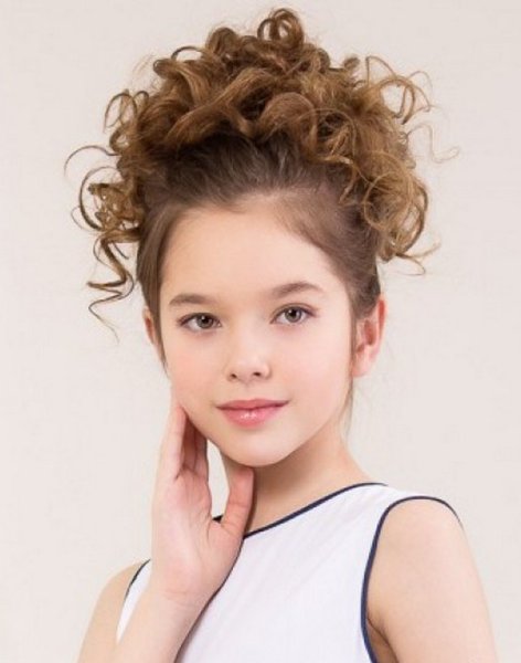 Стрижка для девочки 12 лет на средние волосы без челки
