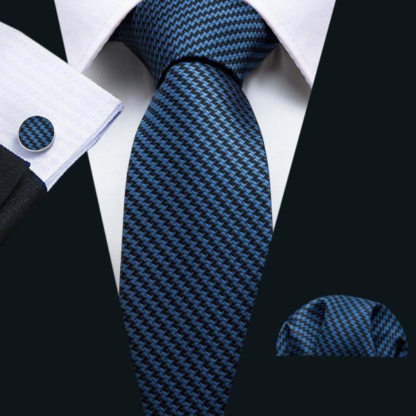 Костюм с галстуком мужской