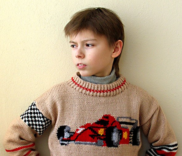 Вязаный детский свитер с машинкой