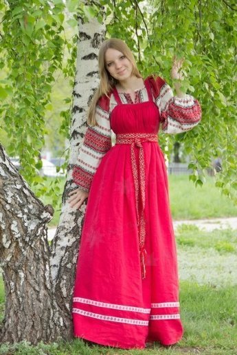 Русская женщина в Красном сарафане