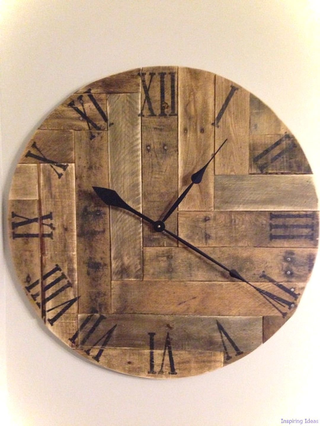 Самодельные настенные. Часы из дерева. Часы настенные деревянные. Часы из дерева настенные. Настенные часы из досок.