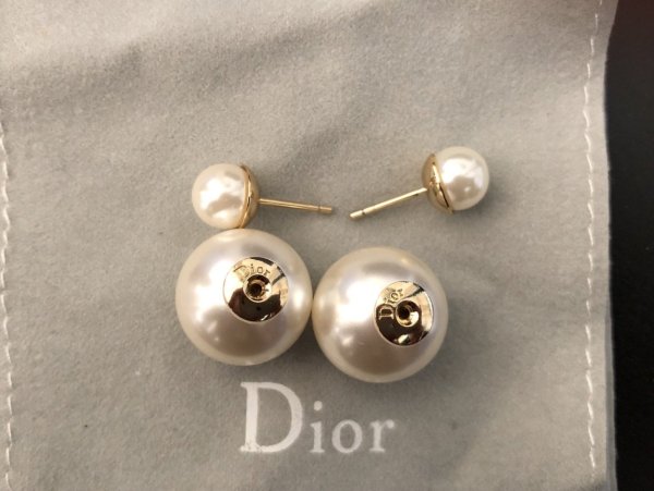 Серьги гвоздики Cristian Dior