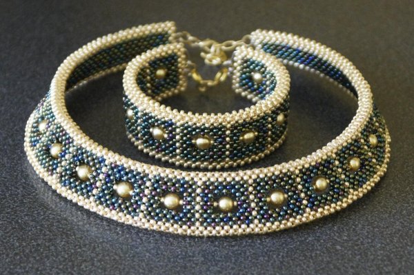 Браслеты и ожерелья из бисера