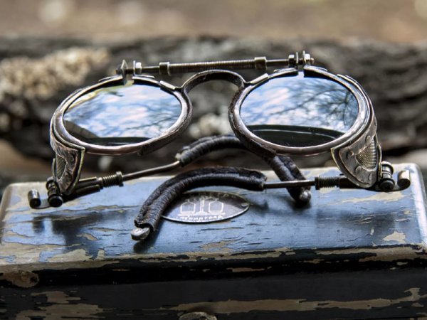 Старинные солнечные очки