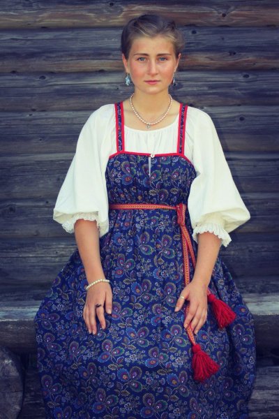 Платье в крестьянском стиле