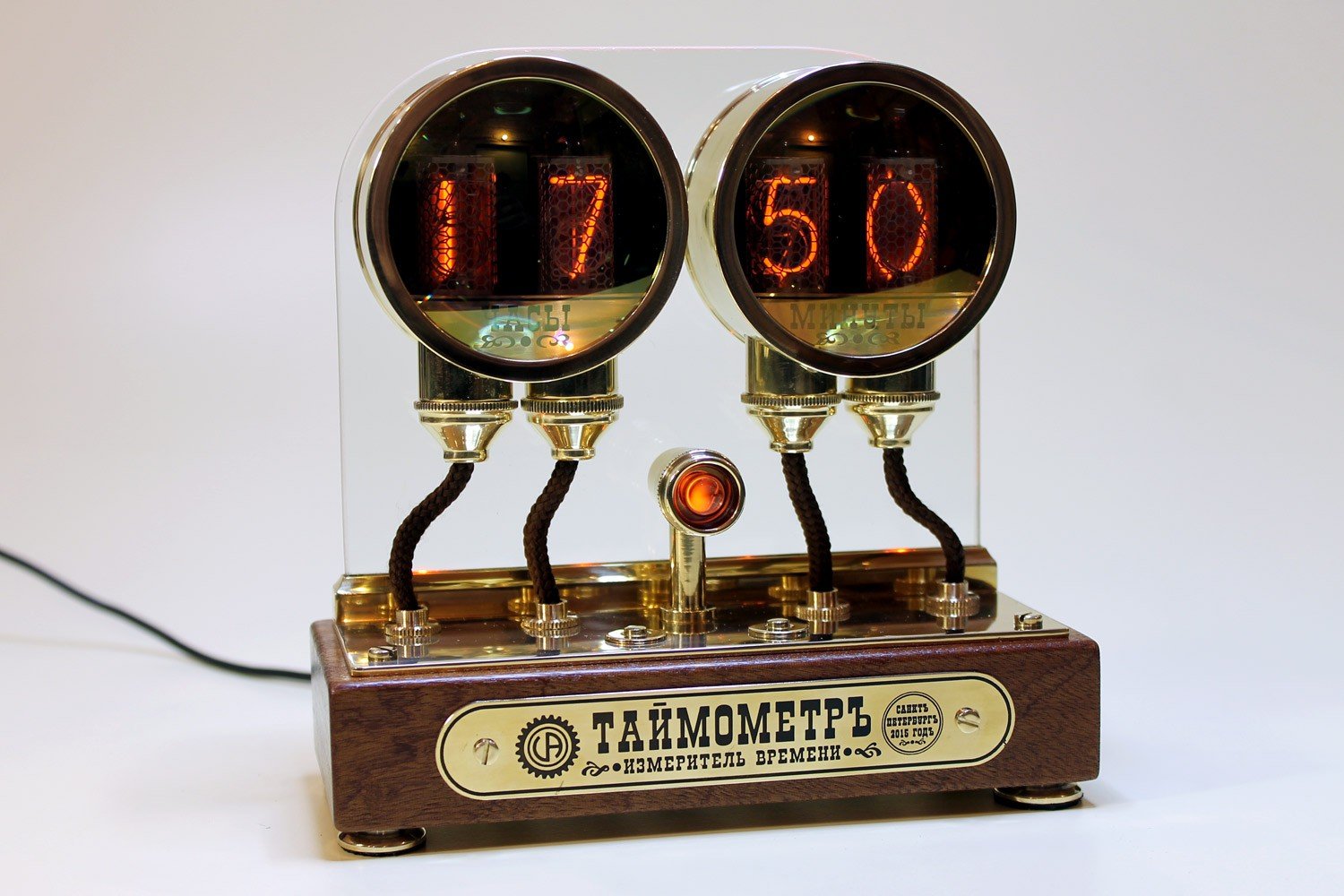 Самый старый прибор. Ламповые настольные часы Steampunk. Стимпанк часы настольные Тесла. Стимпанк часы настольные ламповые. Часы на газоразрядных индикаторах.