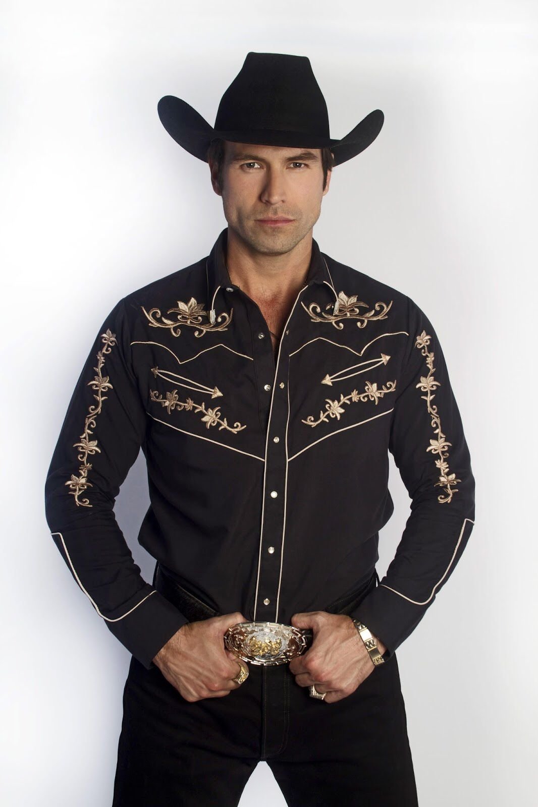 Ковбои мужчина. Мексиканский ковбой Чарро. Мексиканская рубашка. Одежда в ковбойском стиле мужская. Рубашка в стиле вестерн.