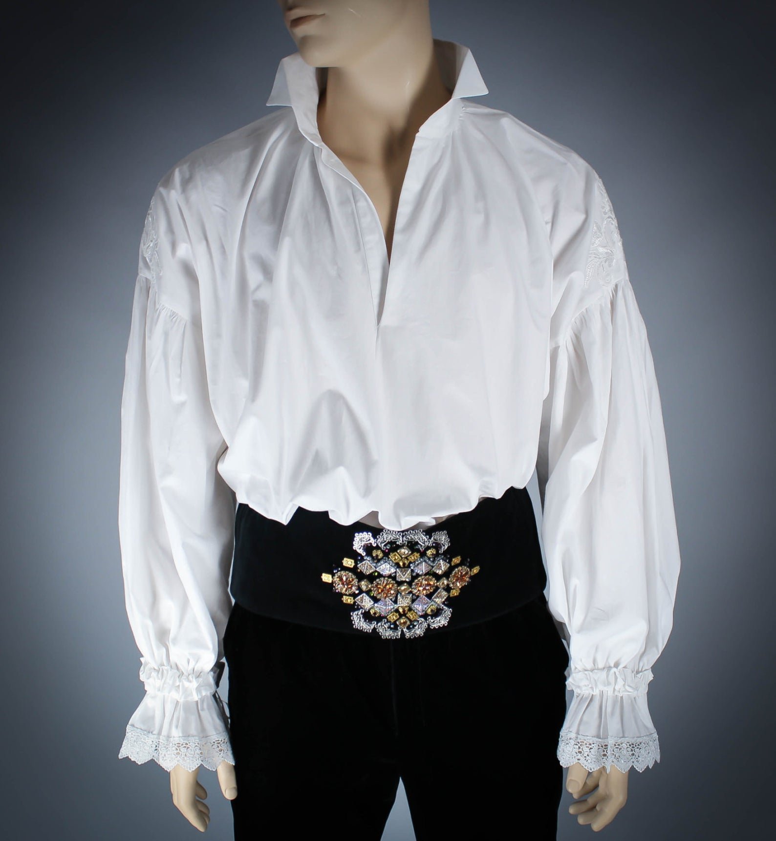 Блузка 18. Рубашки с жабо 18-19 век. Рубашка в стиле 18 века мужская. Рубашка в викторианском стиле. Белая рубашка.