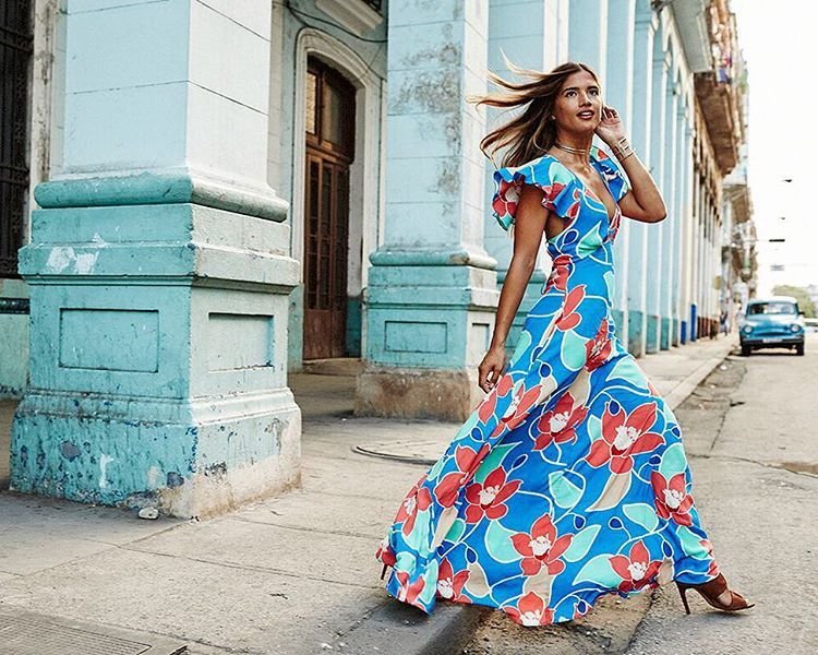 Кубинский стиль. Платье в кубинском стиле. Кубинский стиль в одежде. Наряд в кубинском стиле. Куба стиль одежды.