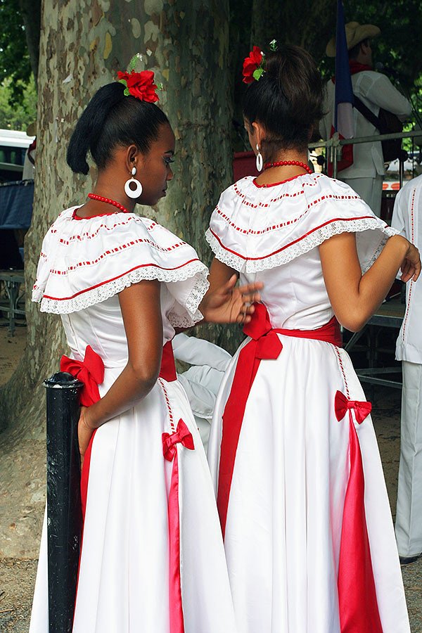 Кубинская вконтакте. Кубинский стиль в одежде. Кубинский национальный костюм. Кубинский народный костюм. Платье в кубинском стиле.