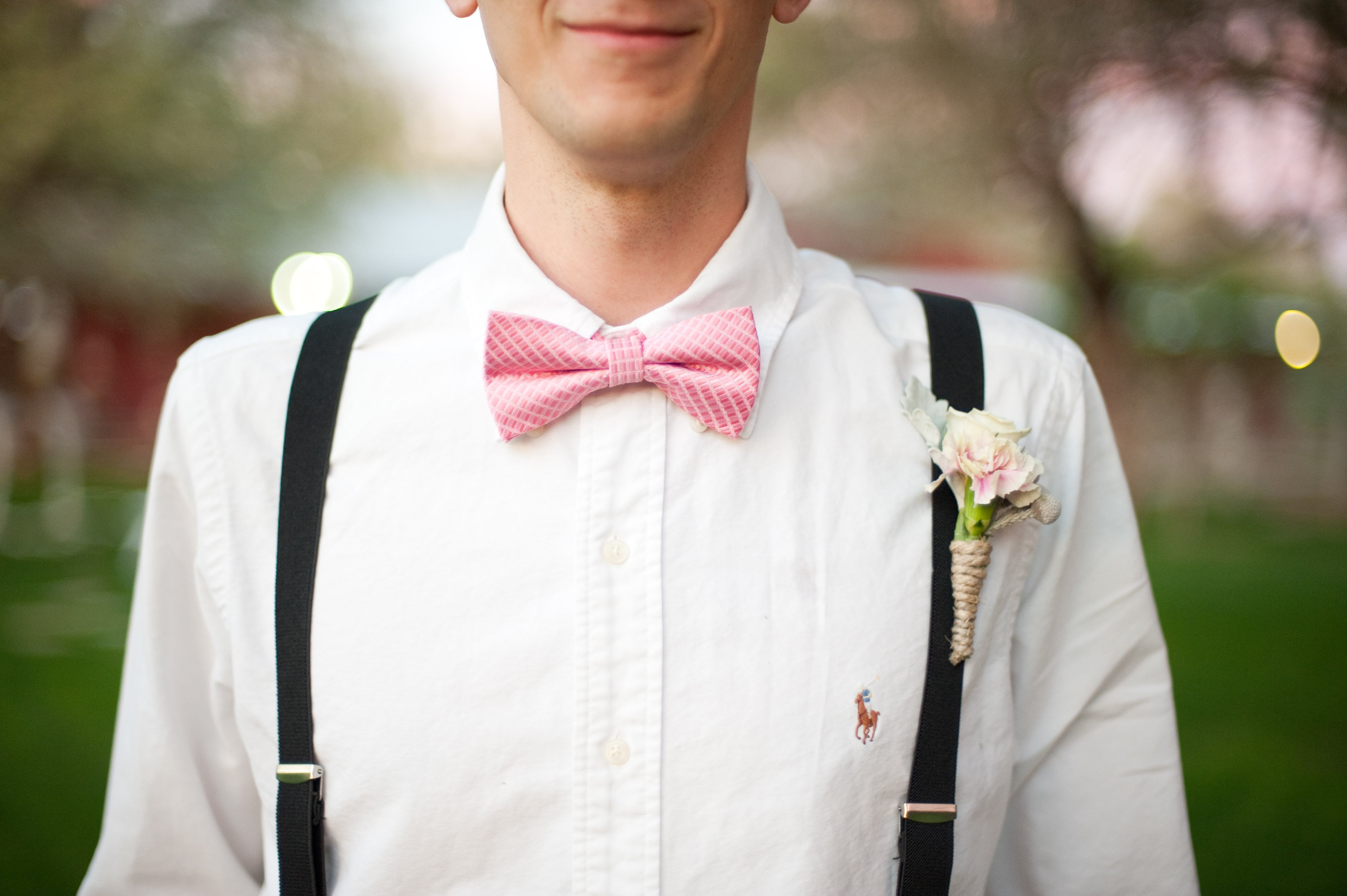 Как выглядит жених. Образ жениха. Подтяжки для рубашки. Мужской свадебный образ. Рубашка с бабочкой.