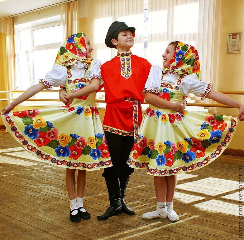Стилизованный народный костюм. Русский танцевальный костюм. Русский народный костюм для танца. Костюмы для танцевальных коллективов.