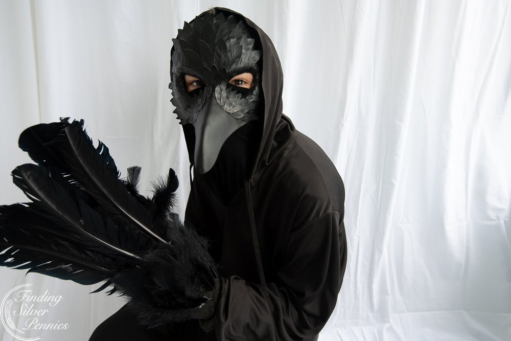 Шоу маска ворона. Костюм вора. Костюм вороны. Ворон костюм. Костюм черный ворон.
