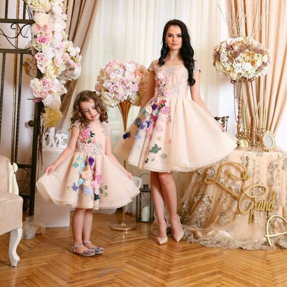 Платье пышное нарядное маме и дочке