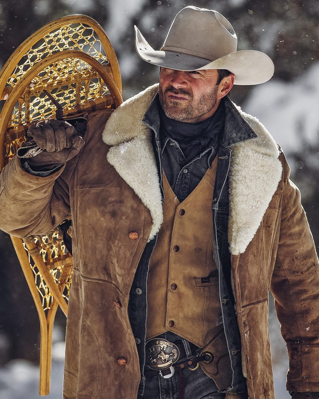 Популярный наггетс ковбой. Western & Cowboy стиль одежды. Ковбои вилд Вест. Ковбойский стиль мужской. Ковбой в зимней одежде.