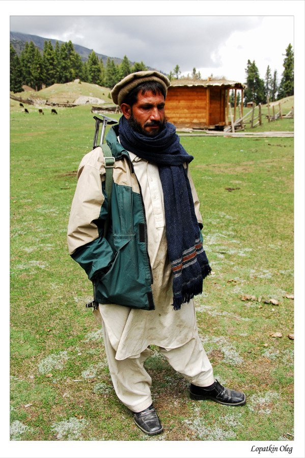 Афганская одежда. Одежда афганцев. Одежда Афганистан мужская. Одежда афганцев мужчин. Афганский костюм мужской.