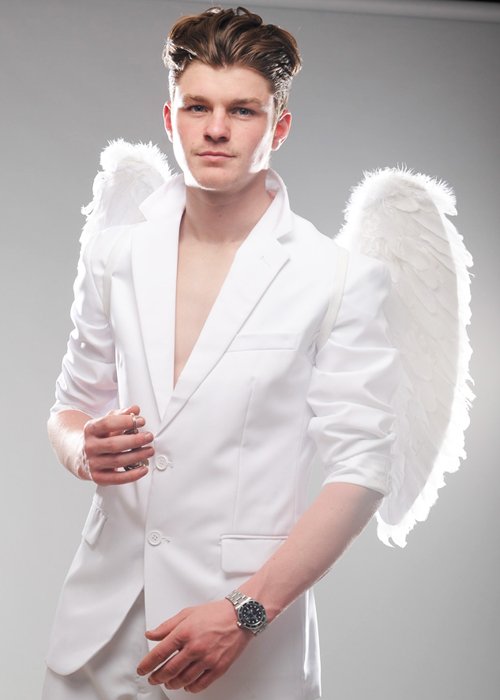 Angels men s. Мужской костюм ангела. Парень в костюме ангела. Ангел мужчина. Образ ангела мужчина.